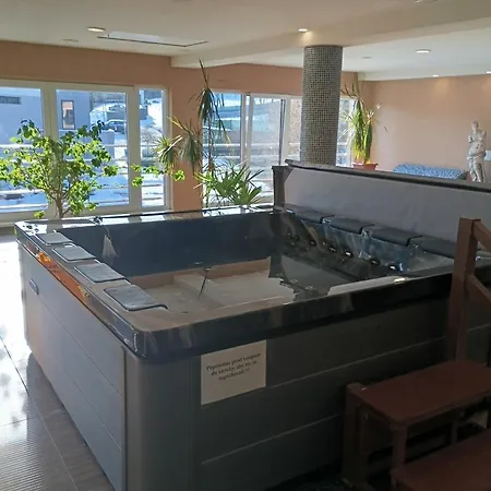Wellness Maxim بيت ضيافة 3*