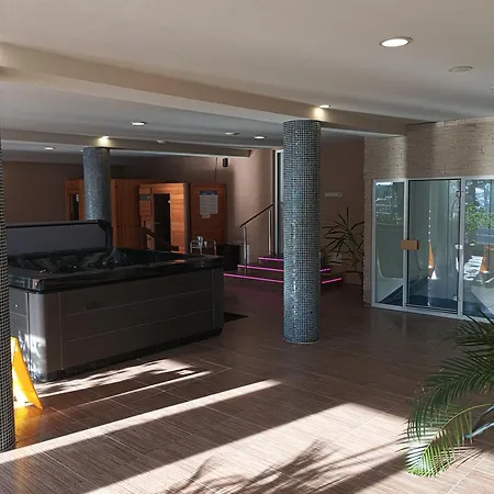 Wellness Maxim 3* בויניצה